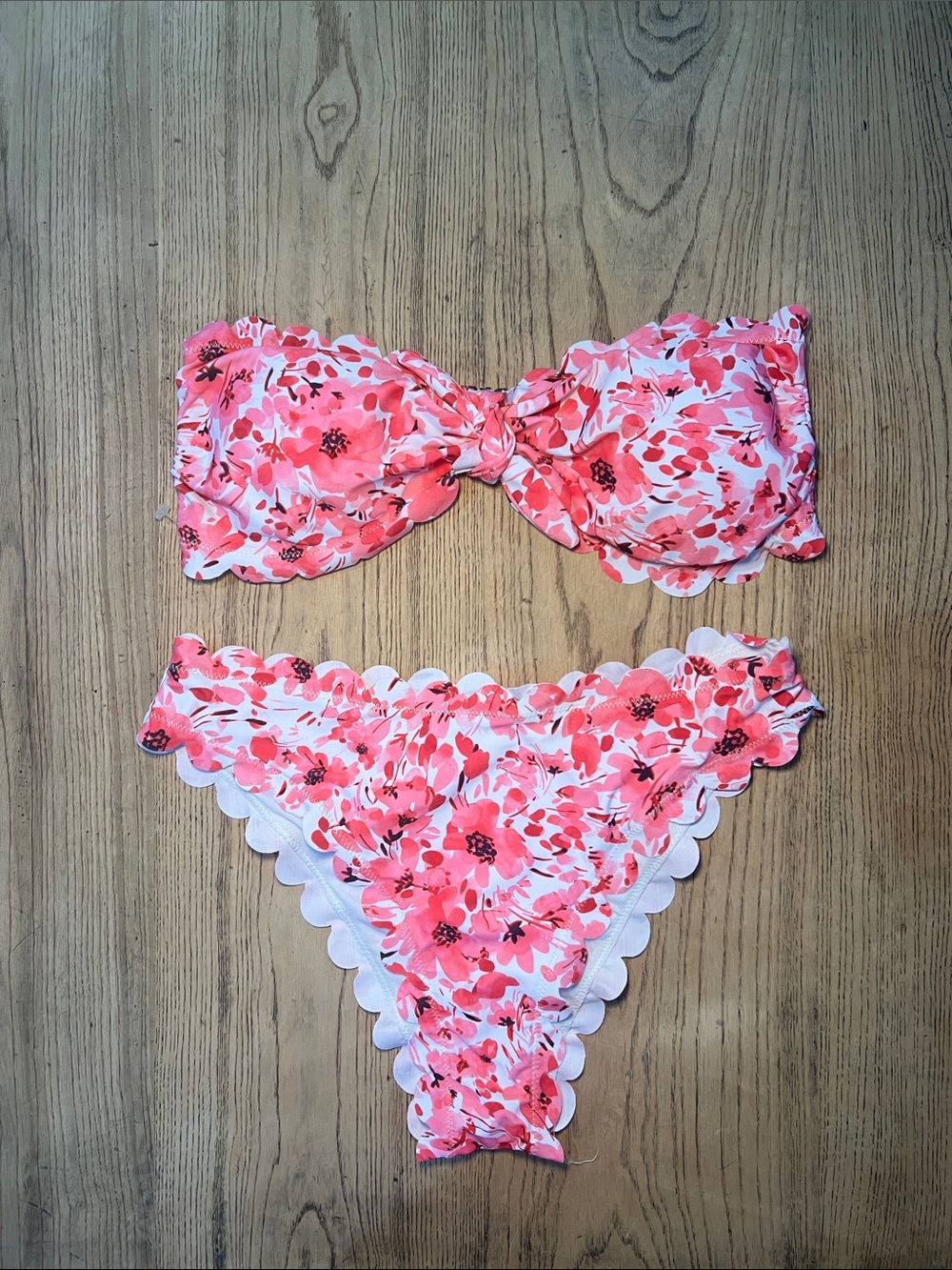 Bikini with feminine pink floral pattern and scalloped edges strapless size M/L